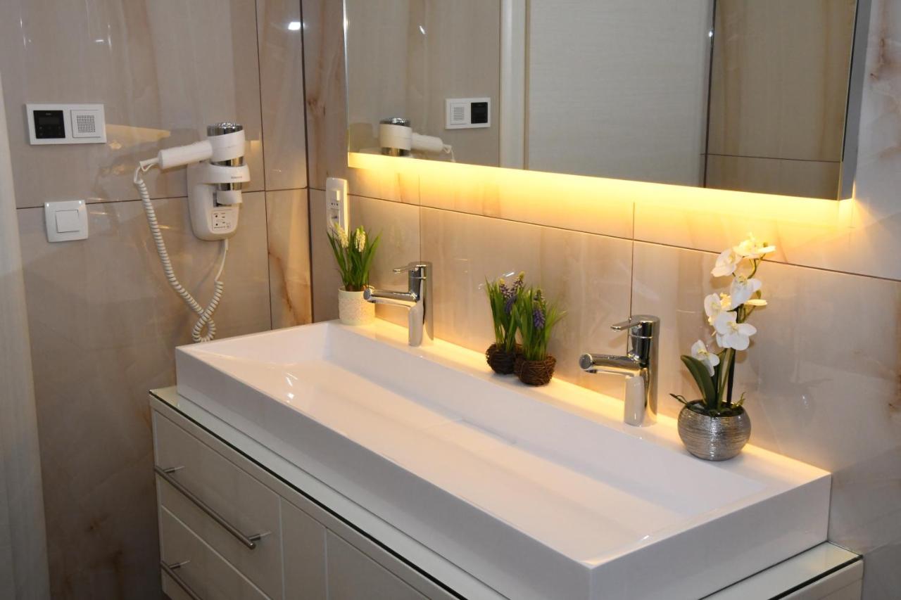 Holiday Luxury Resort Sundance Trogir Eksteriør billede